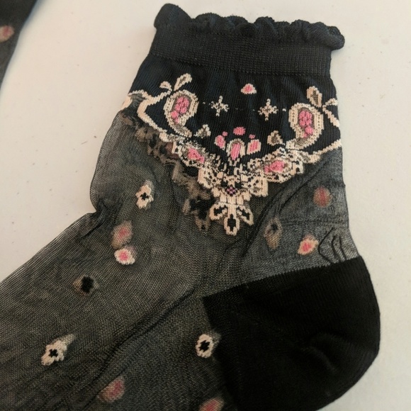 NEW Sheer Embroidered Ankle Socks Black - Picture 3 of 4